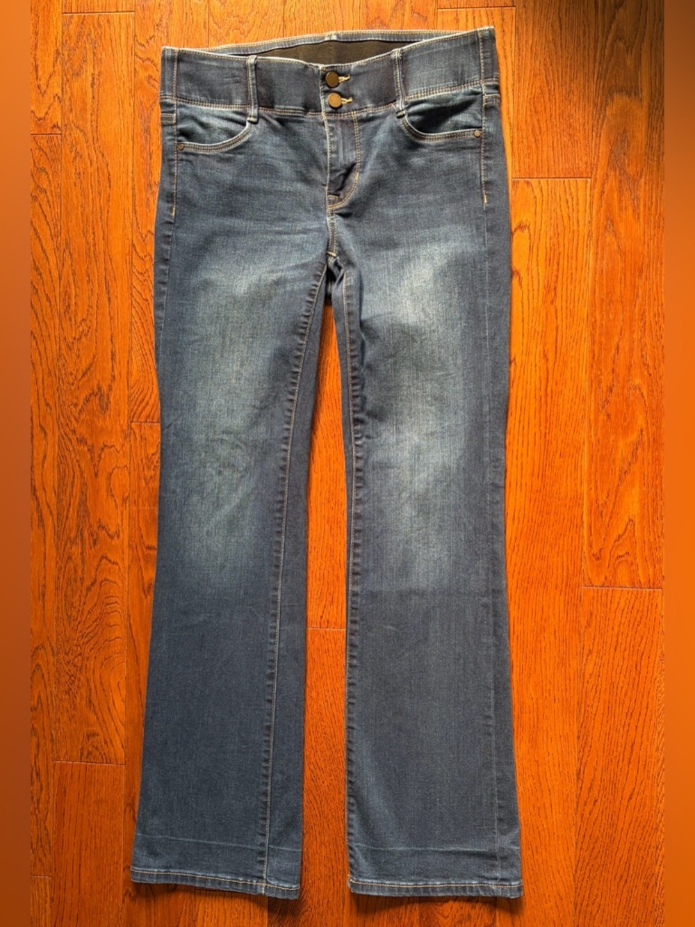 [Apt. 9] Women’s Size 6 Bootcut Mid Rise Tummy Control Jeans Flaw